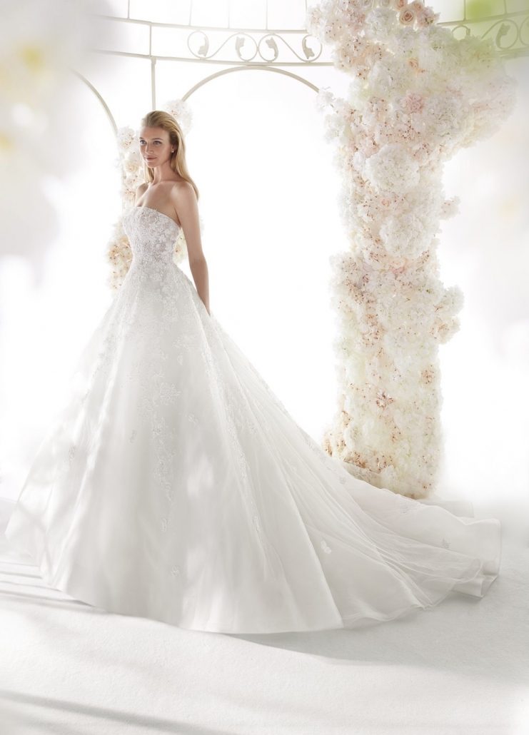 Abito da sposa con gonna ampia e corpetto in pizzo, Atelier della Sposa di Scarpelli Patrizia