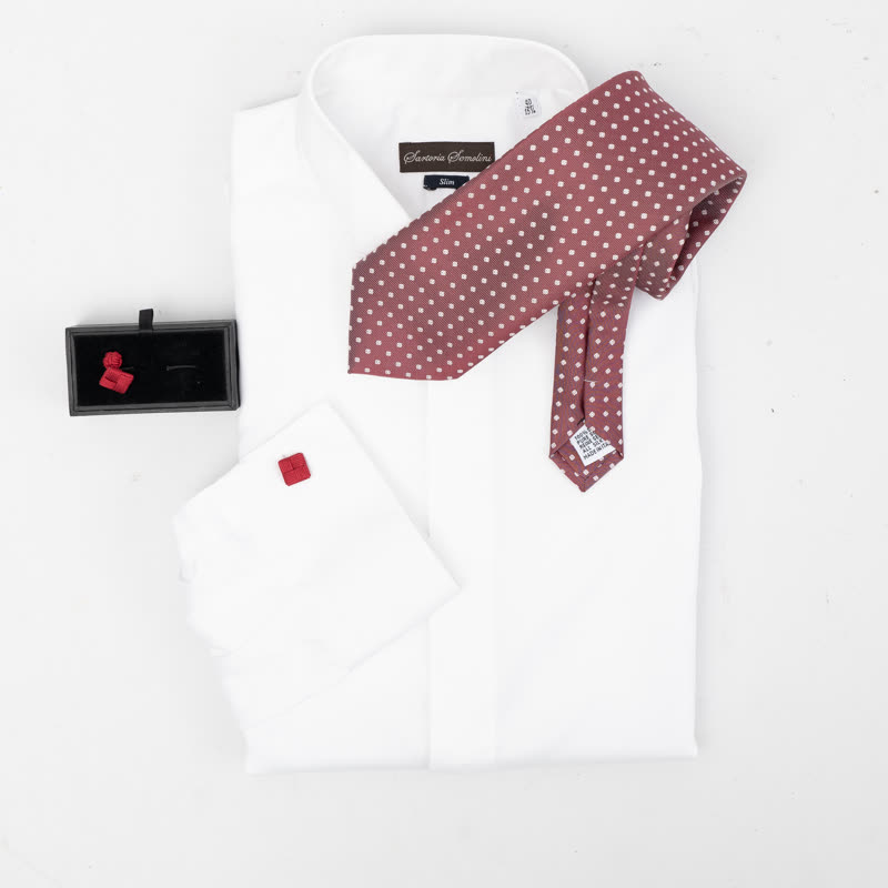 Camicia bianca, cravatta bordeaux a pois e gemelli in scatola