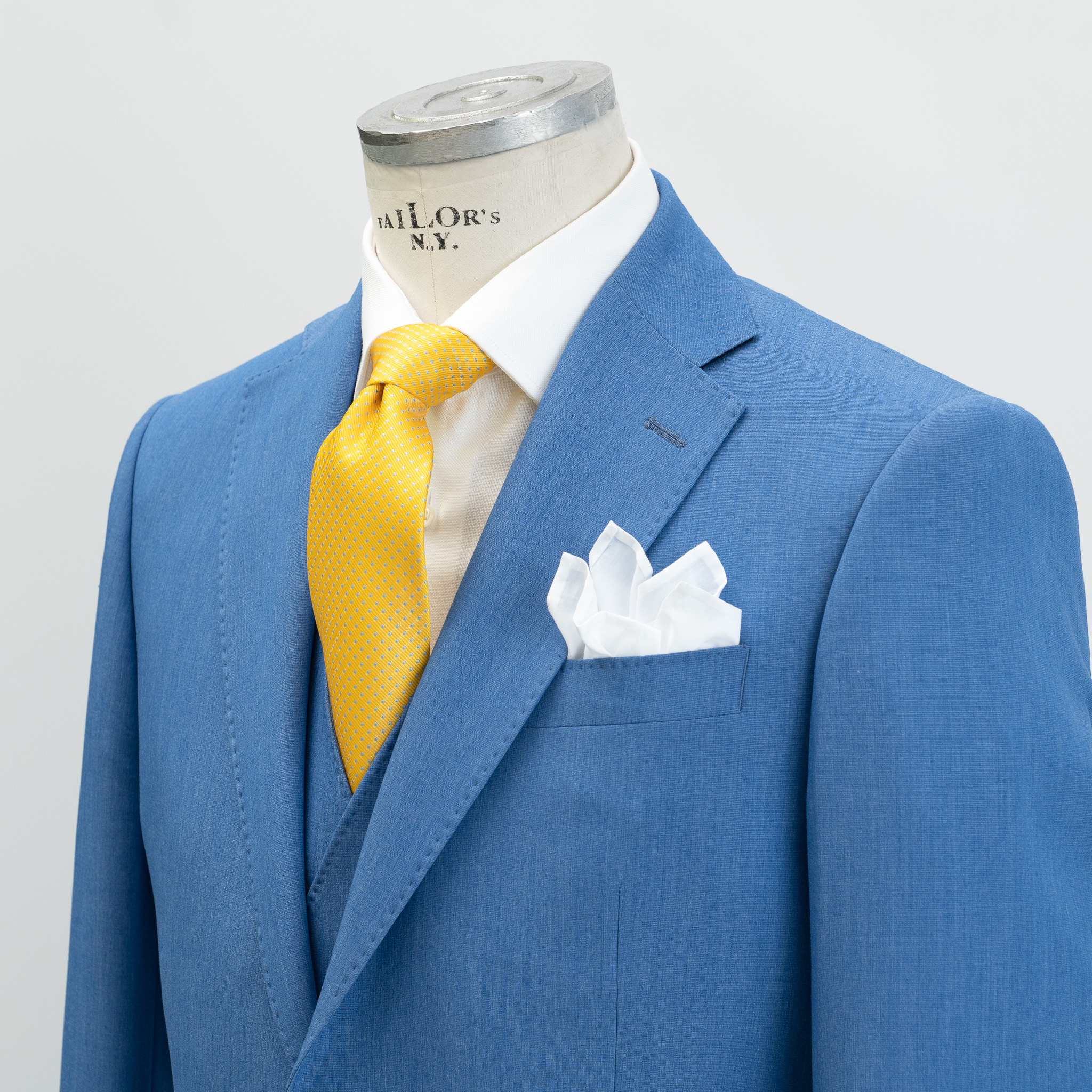 Collezione Estate: abito su misura in tessuto leggero, look 4